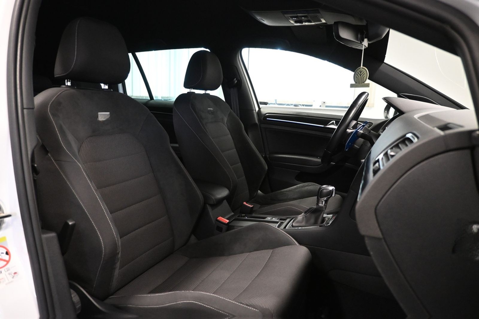 Volkswagen Golf 7 R 4M *MATRIX*DYNAUDIO*DCC*VIRTUAL*ACC*SHZ foto 17