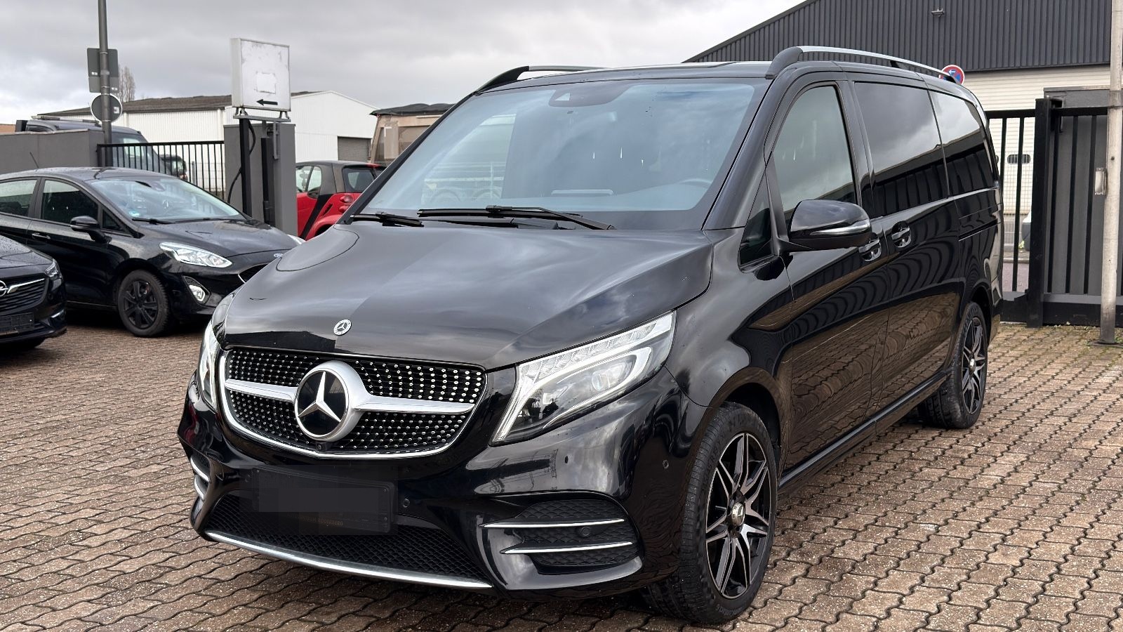 Mercedes-Benz V 250*AMG-LINE*LANG*4MATIC*360°*BURMESTER*TISCH* foto 4