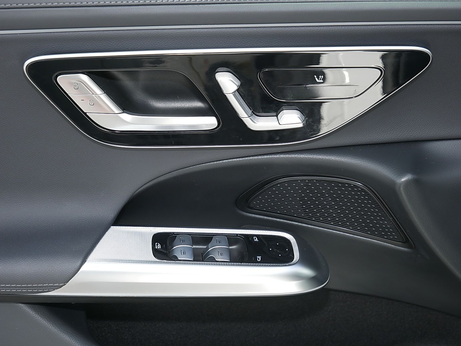 Mercedes-Benz E 300 de 4M T ALL-TERRAIN+AIRMATIC+SUPERSCREEN++ foto 9