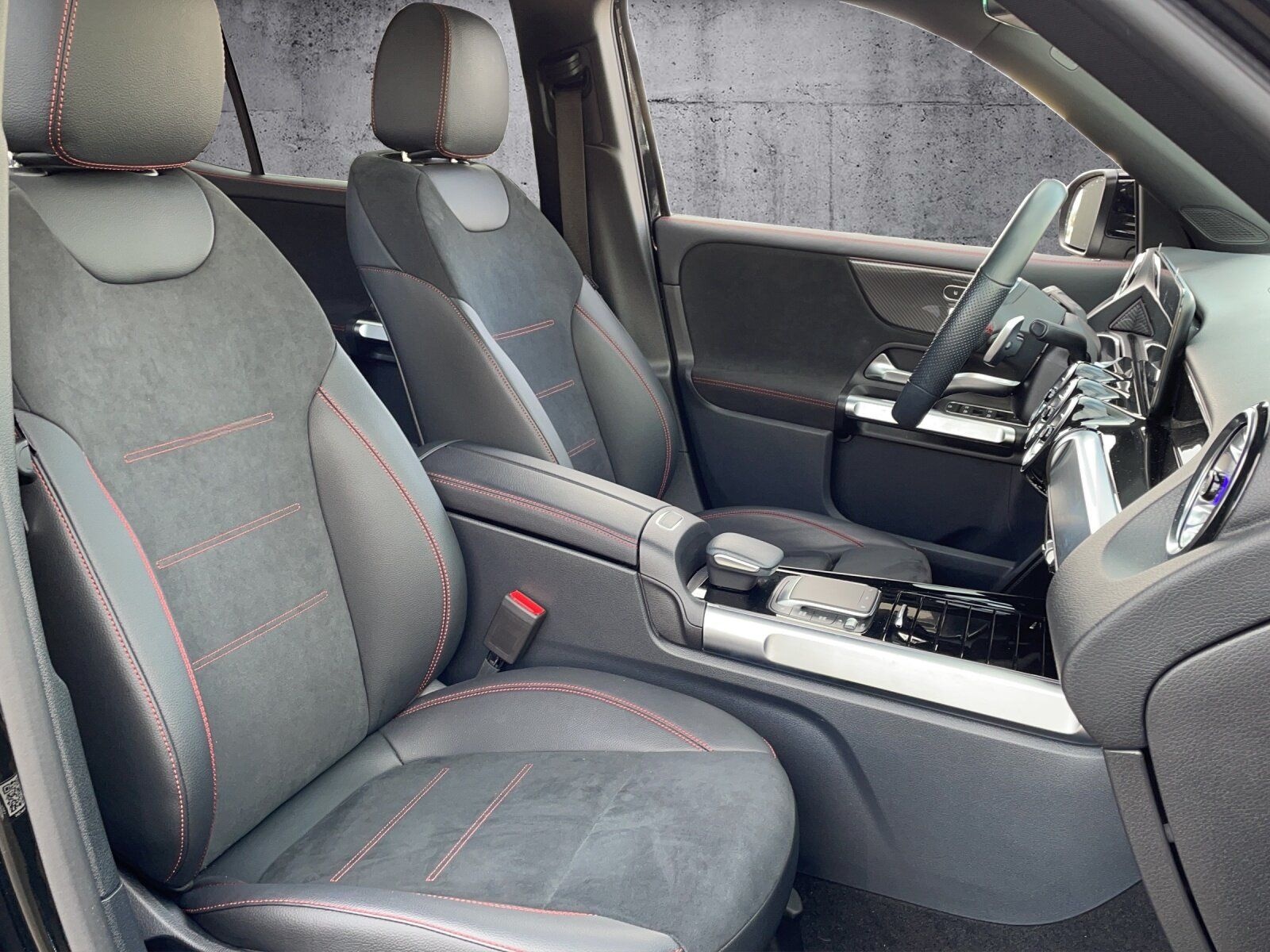 Mercedes-Benz GLB 250 4M AMG+DISTRO+PANO+STHZ+KAMERA+MLEDNavi foto 12
