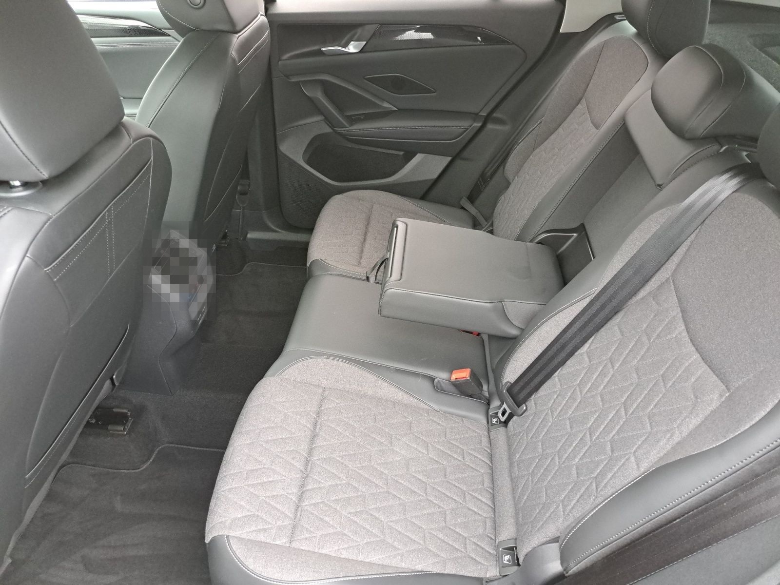 Volkswagen Tiguan Life 1.5 eTSI DSG AHK NAV APP ACC LED GJ- foto 15