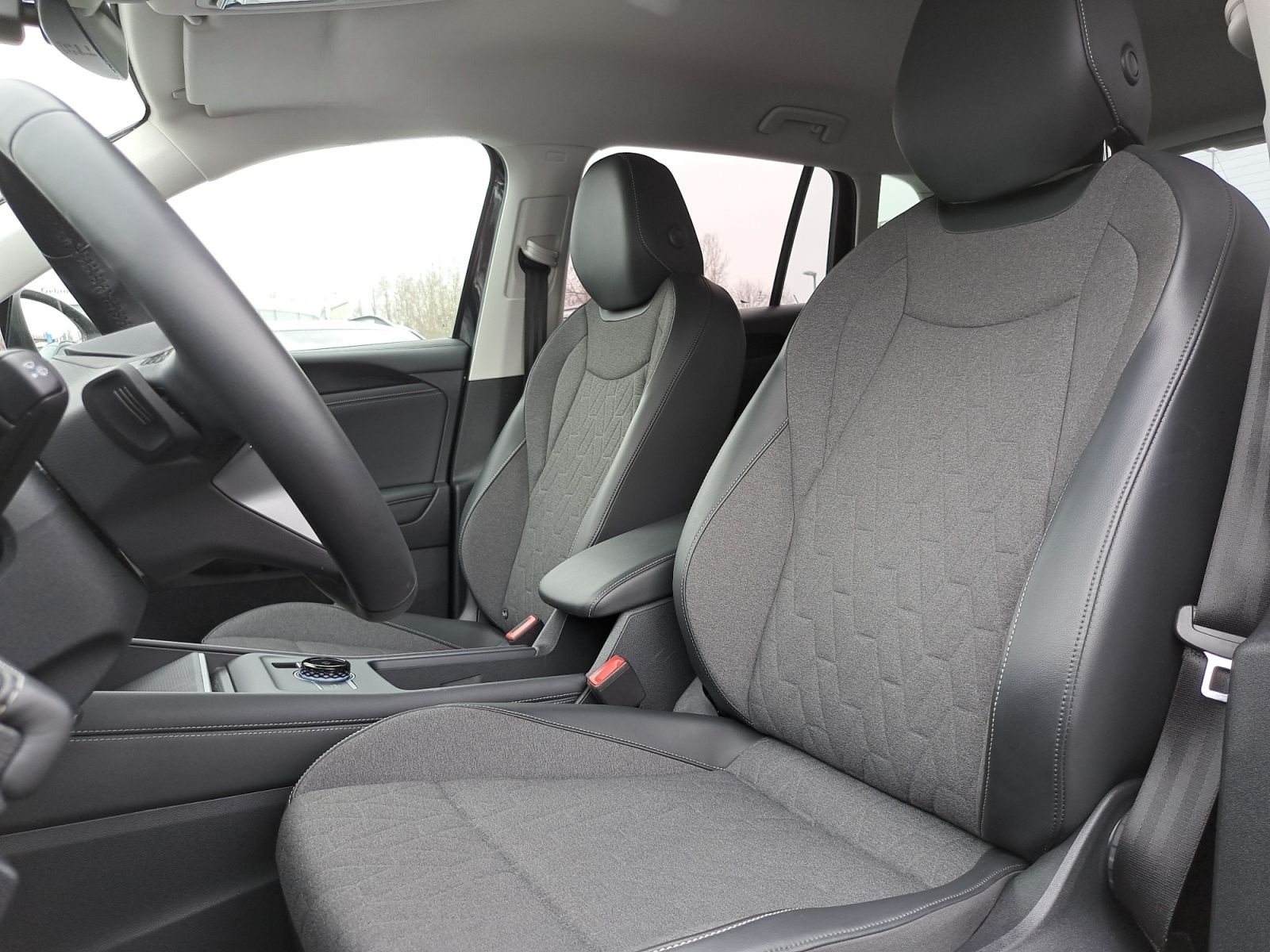 Volkswagen Tiguan Life 1.5 eTSI DSG AHK NAV APP ACC LED GJ- foto 18