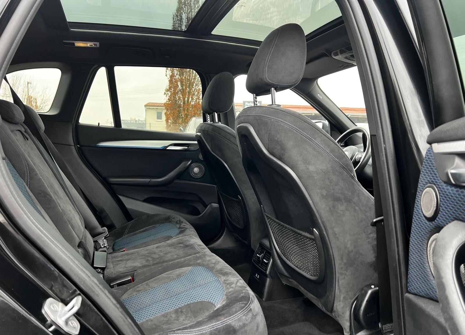 BMW X1 xDrive 20 d 190ps M-Paket/Pano Cam Alcantara foto 13