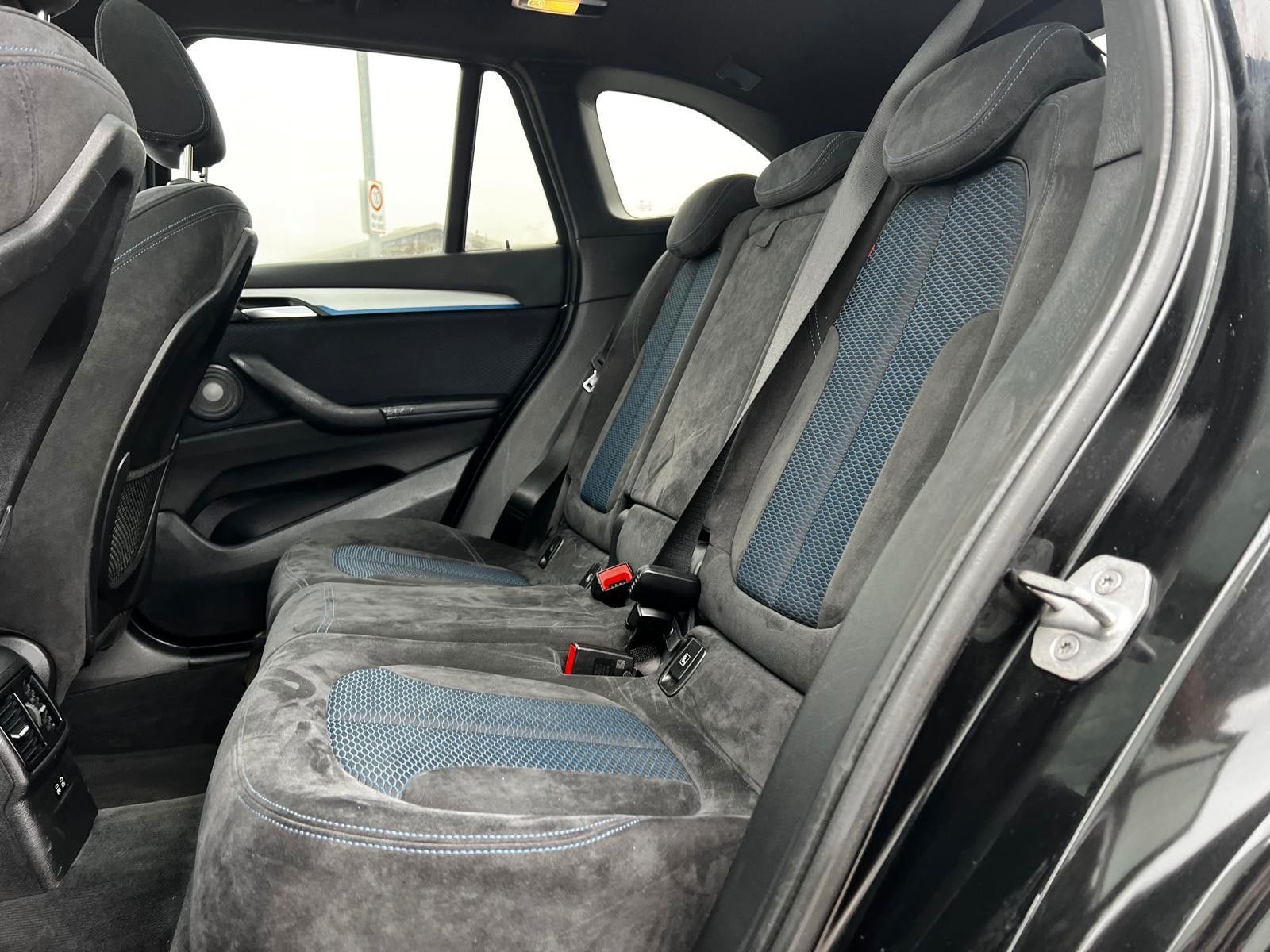 BMW X1 xDrive 20 d 190ps M-Paket/Pano Cam Alcantara foto 17