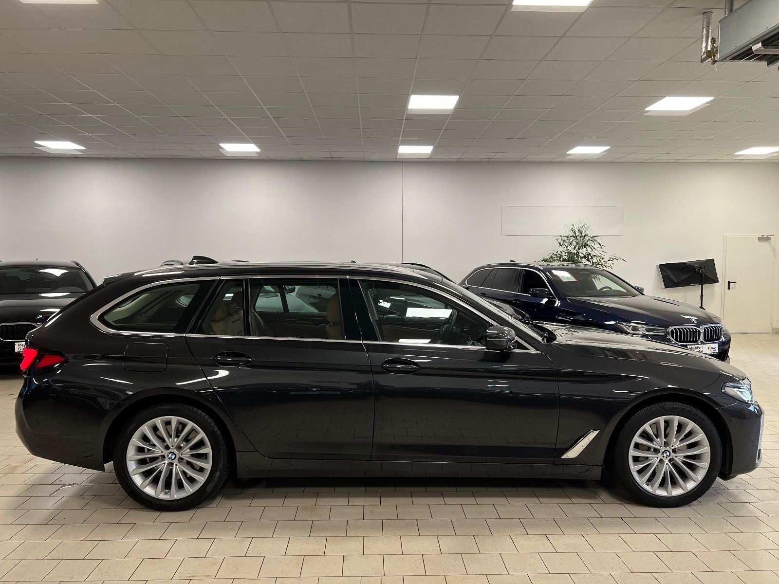 BMW 530d/HUD/Laser/Panor/StandHz/AHK/KomfZg/LuxuryL foto 13