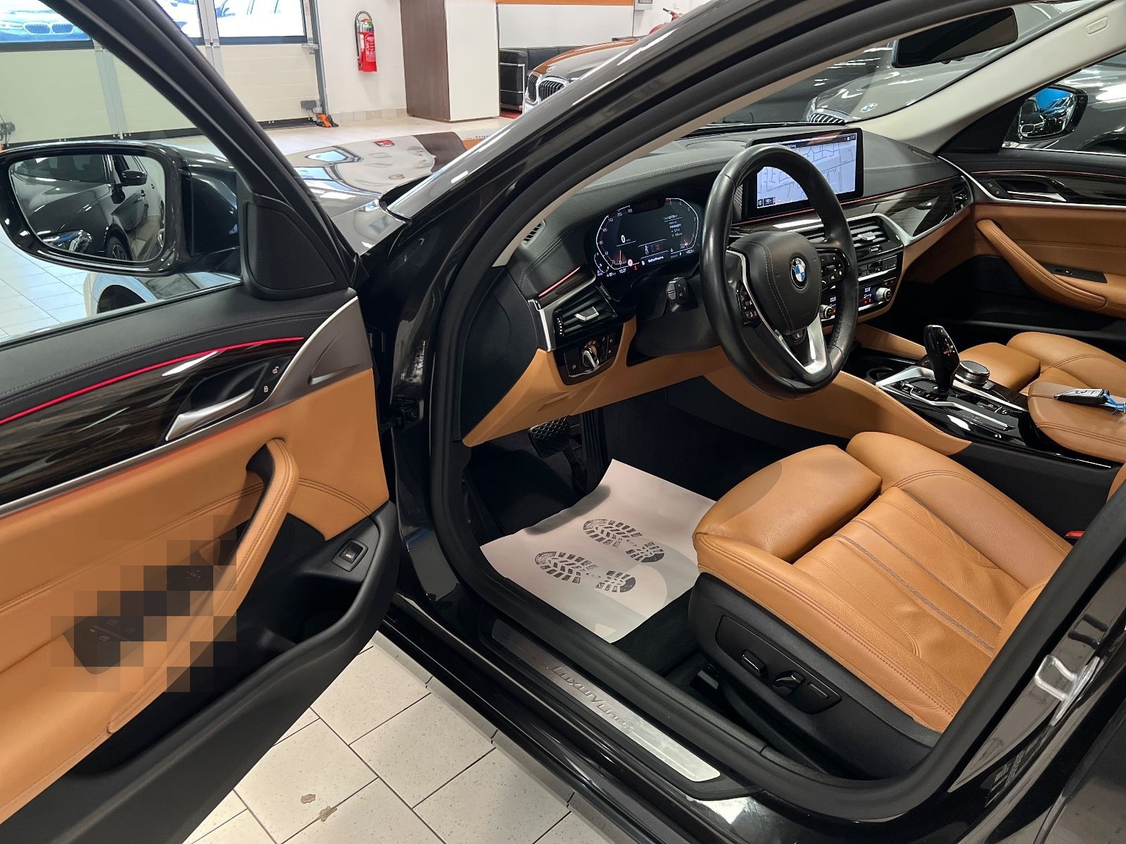 BMW 530d/HUD/Laser/Panor/StandHz/AHK/KomfZg/LuxuryL foto 14