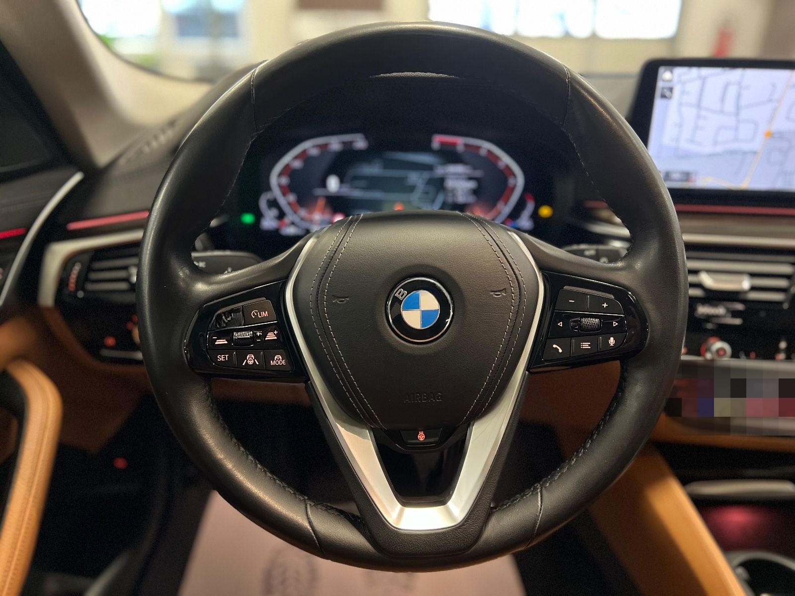 BMW 530d/HUD/Laser/Panor/StandHz/AHK/KomfZg/LuxuryL foto 18