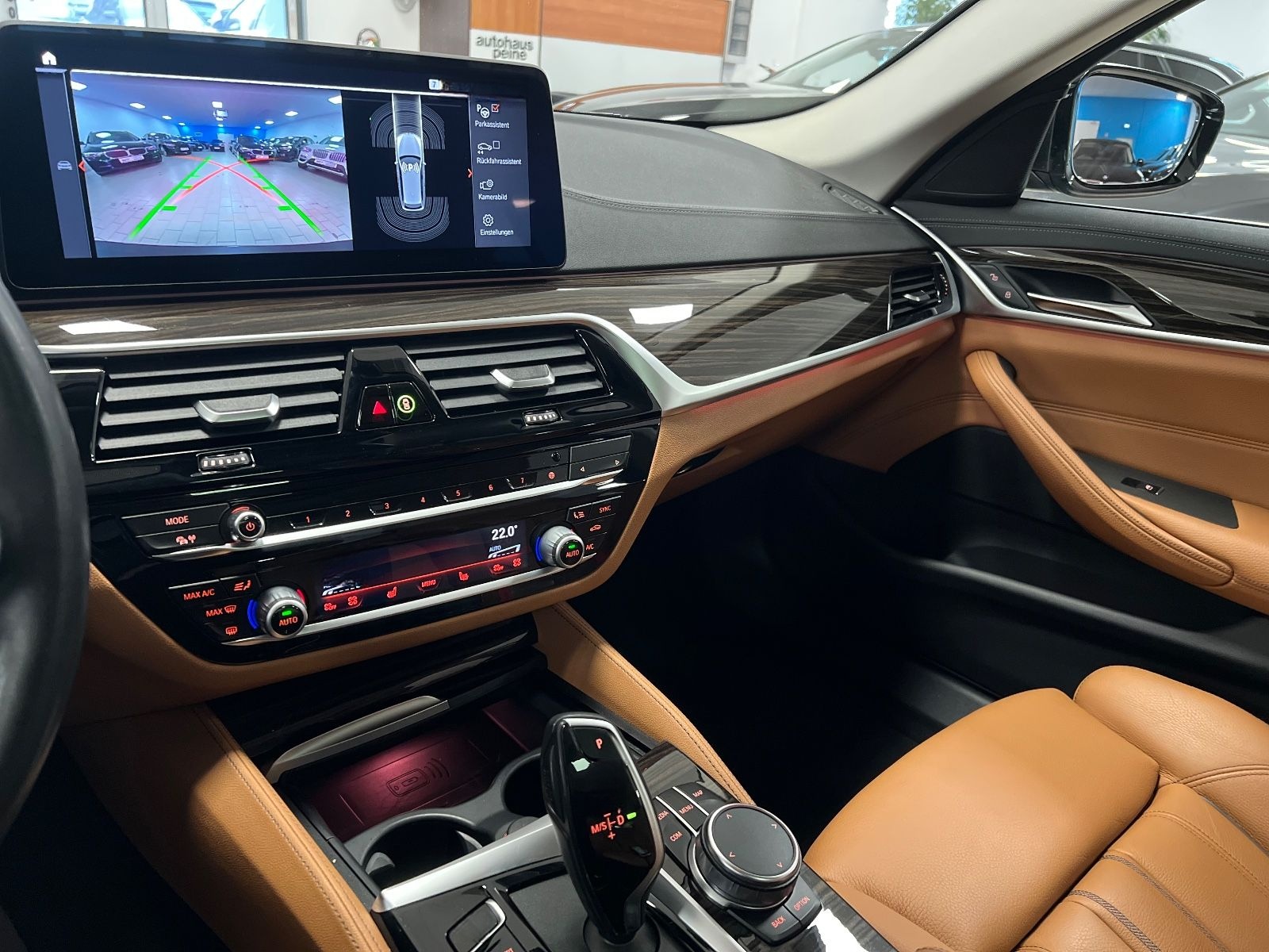 BMW 530d/HUD/Laser/Panor/StandHz/AHK/KomfZg/LuxuryL foto 23