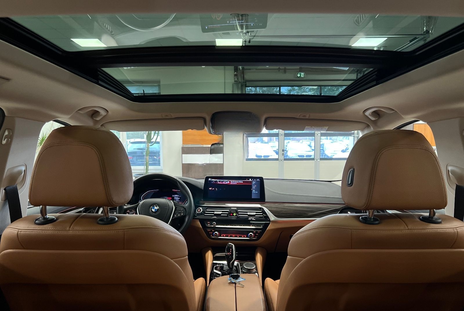 BMW 530d/HUD/Laser/Panor/StandHz/AHK/KomfZg/LuxuryL foto 5