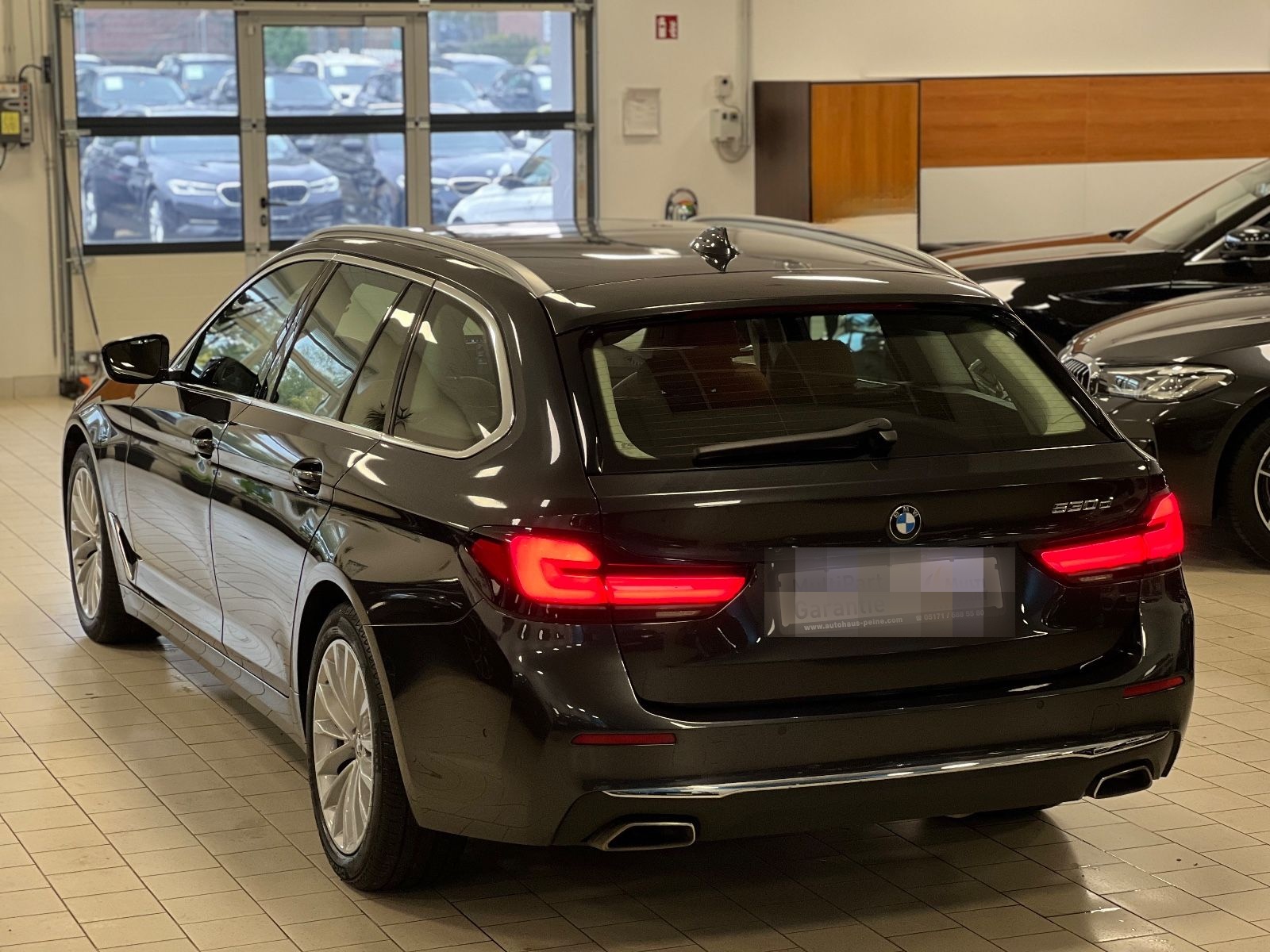 BMW 530d/HUD/Laser/Panor/StandHz/AHK/KomfZg/LuxuryL foto 10