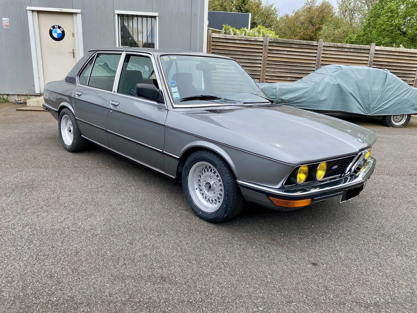 BMW M535i e12 foto 2