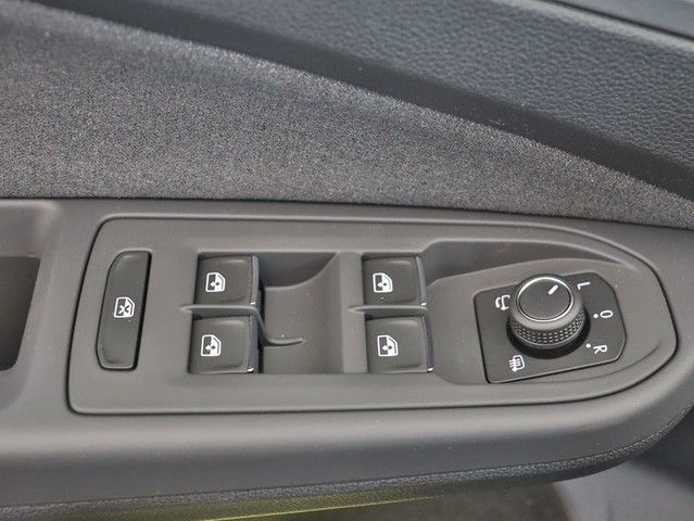 Volkswagen Golf VIII Life 1.5TSI NAVI+LED+ACC+AMBIENTE+MFL- foto 14