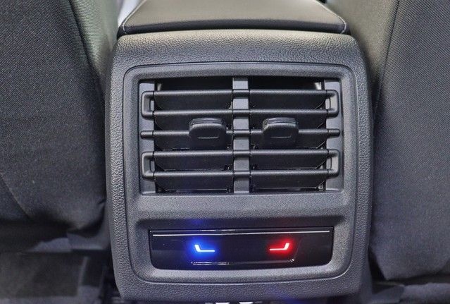 Volkswagen Golf VIII Life 1.5TSI NAVI+LED+ACC+AMBIENTE+MFL- foto 25