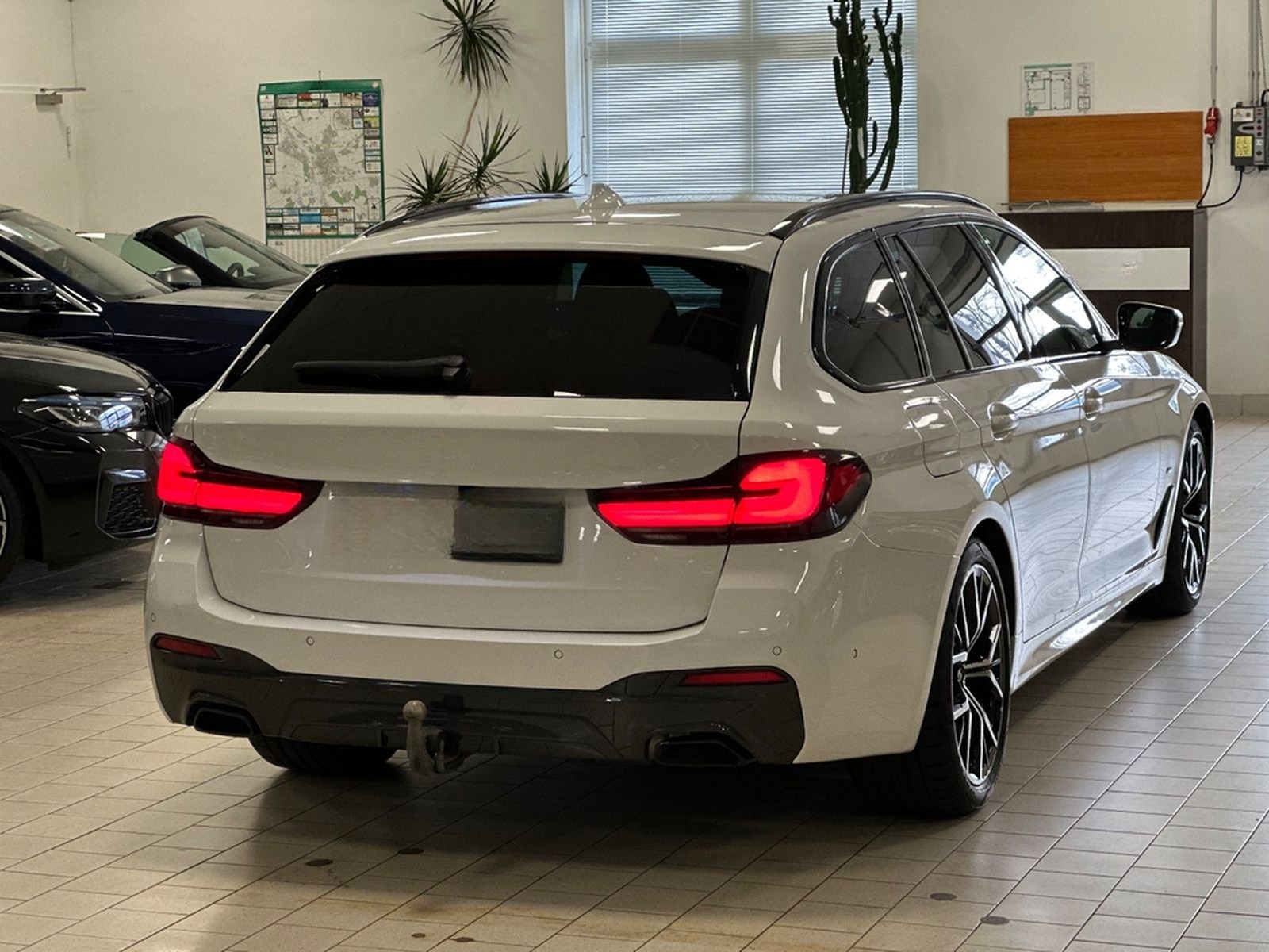 BMW 530i/Aut/LCPProf/Navi/AHK/Park&DrivAss/M-Sport foto 11