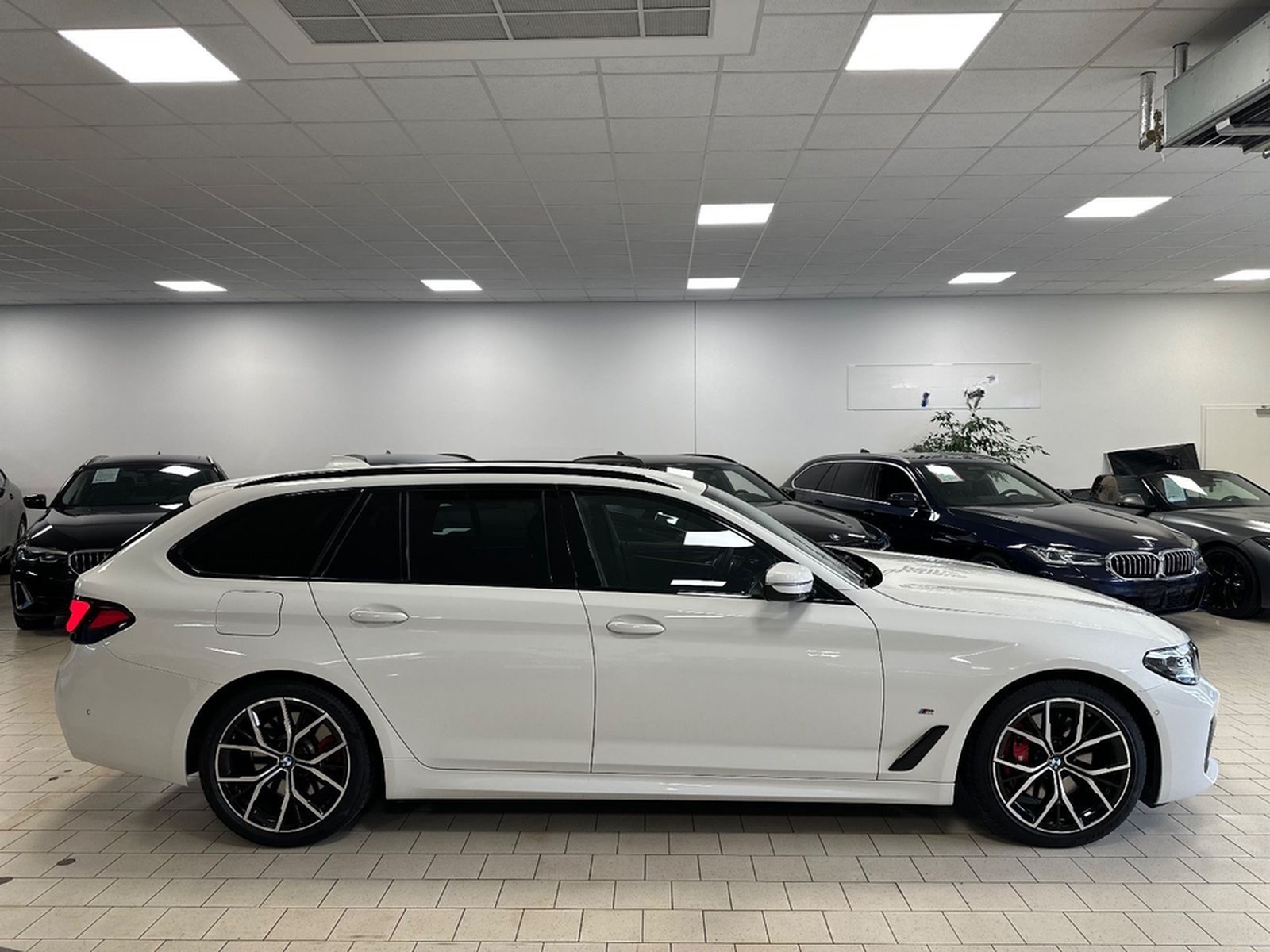 BMW 530i/Aut/LCPProf/Navi/AHK/Park&DrivAss/M-Sport foto 12