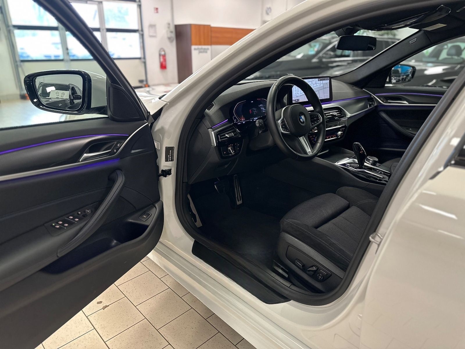BMW 530i/Aut/LCPProf/Navi/AHK/Park&DrivAss/M-Sport foto 13