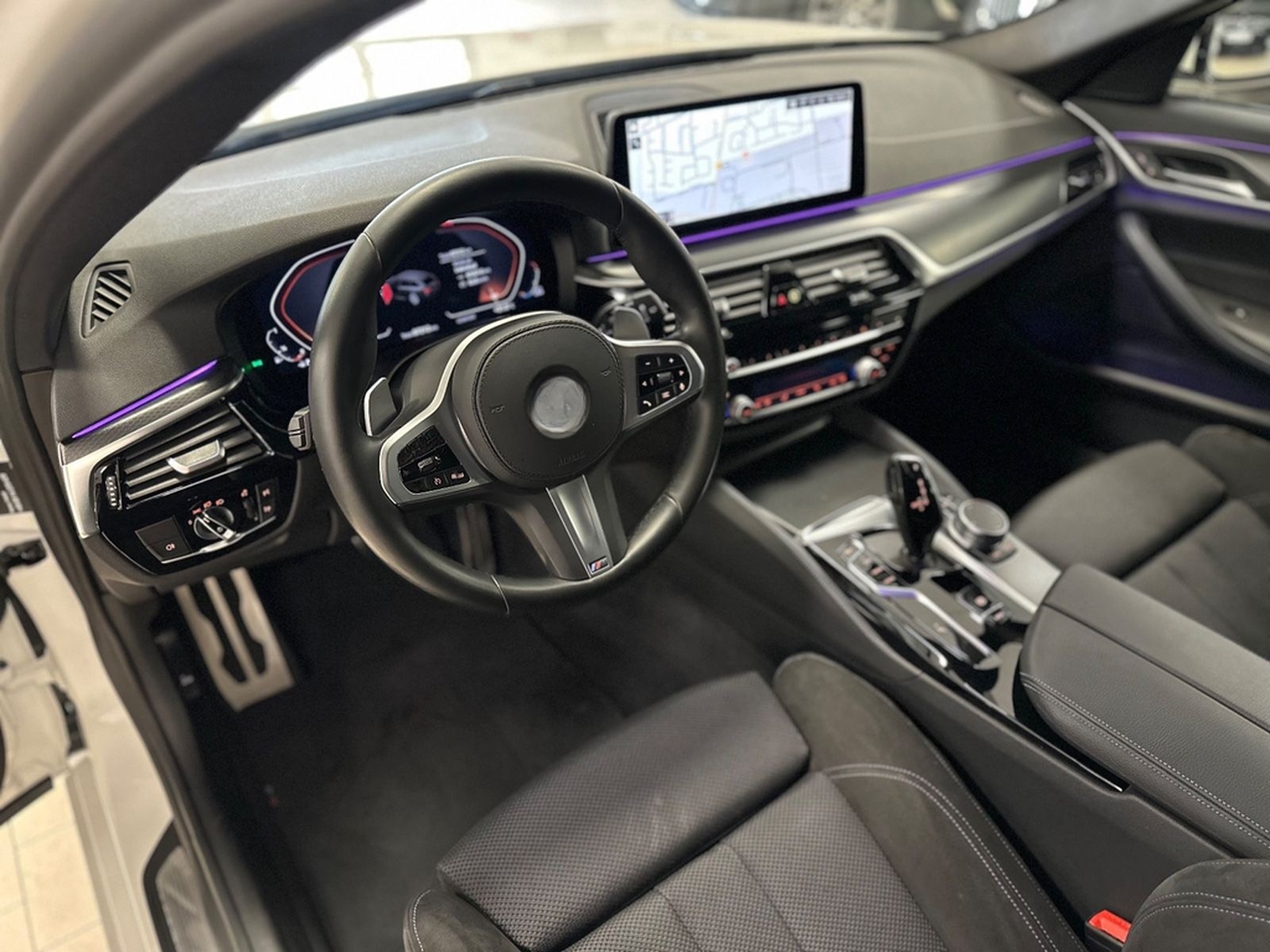 BMW 530i/Aut/LCPProf/Navi/AHK/Park&DrivAss/M-Sport foto 14