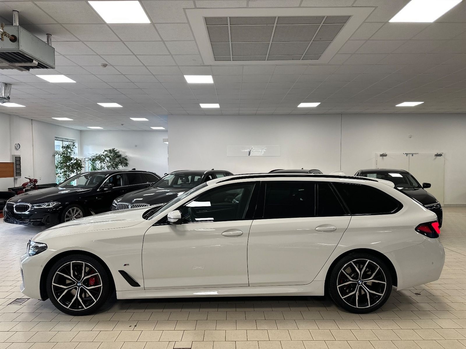 BMW 530i/Aut/LCPProf/Navi/AHK/Park&DrivAss/M-Sport foto 8