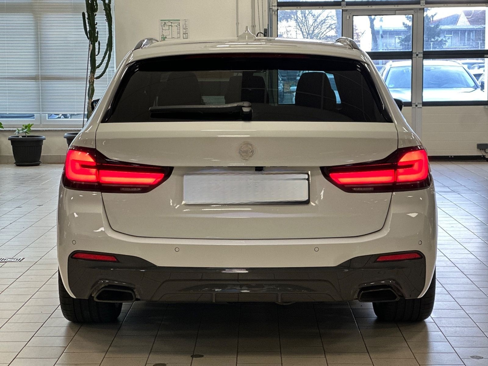 BMW 530i/Aut/LCPProf/Navi/AHK/Park&DrivAss/M-Sport foto 10