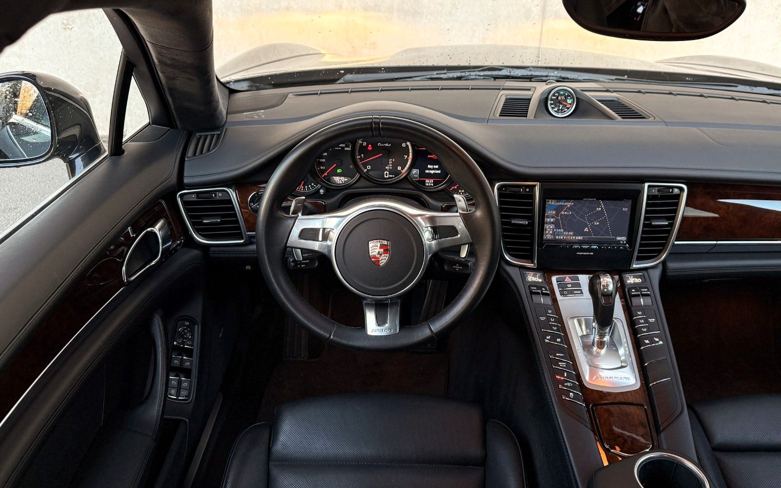Porsche Panamera Turbo foto 11