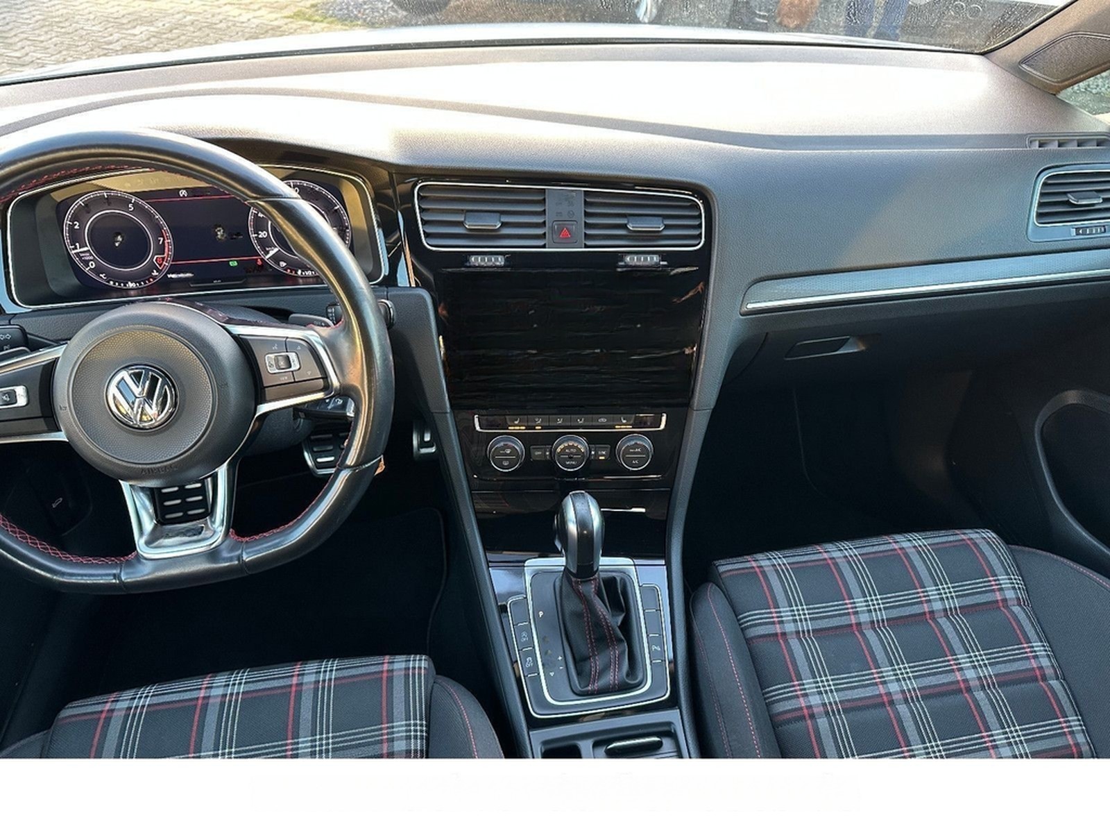 Volkswagen Golf Lim. GTI Performance 245 PS*DSG*SHZ*LED* foto 17