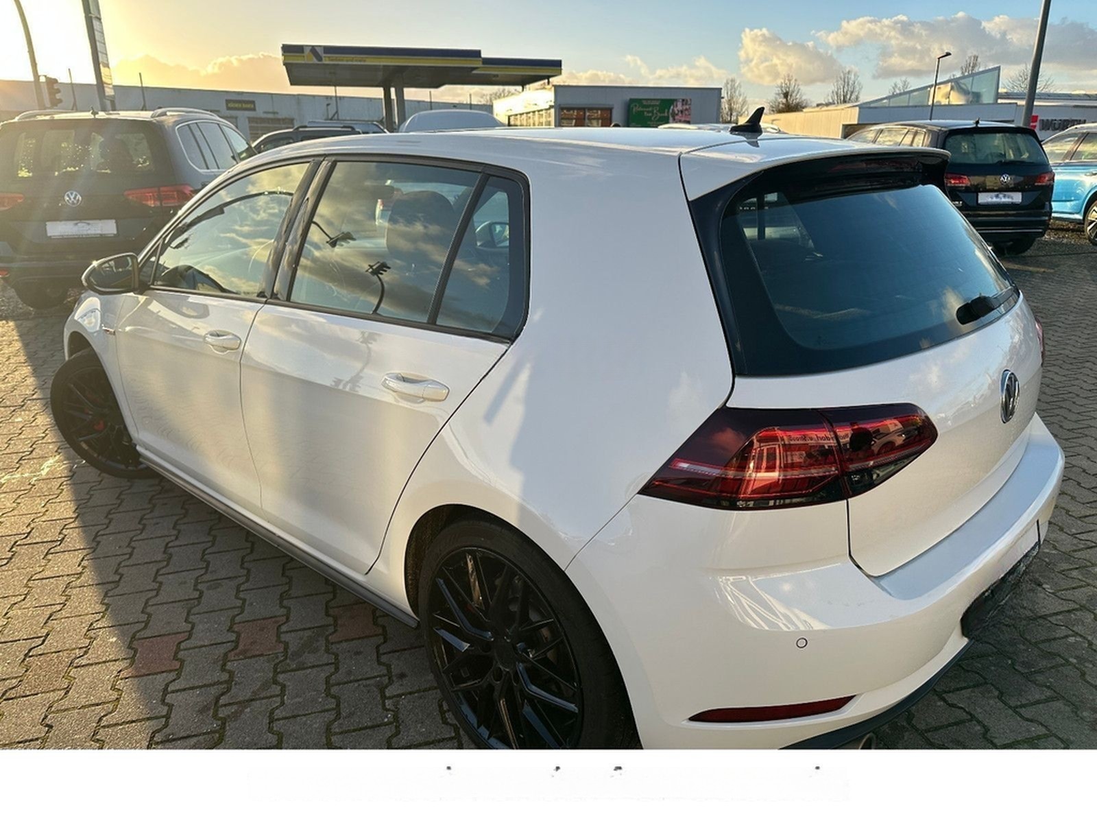 Volkswagen Golf Lim. GTI Performance 245 PS*DSG*SHZ*LED* foto 3