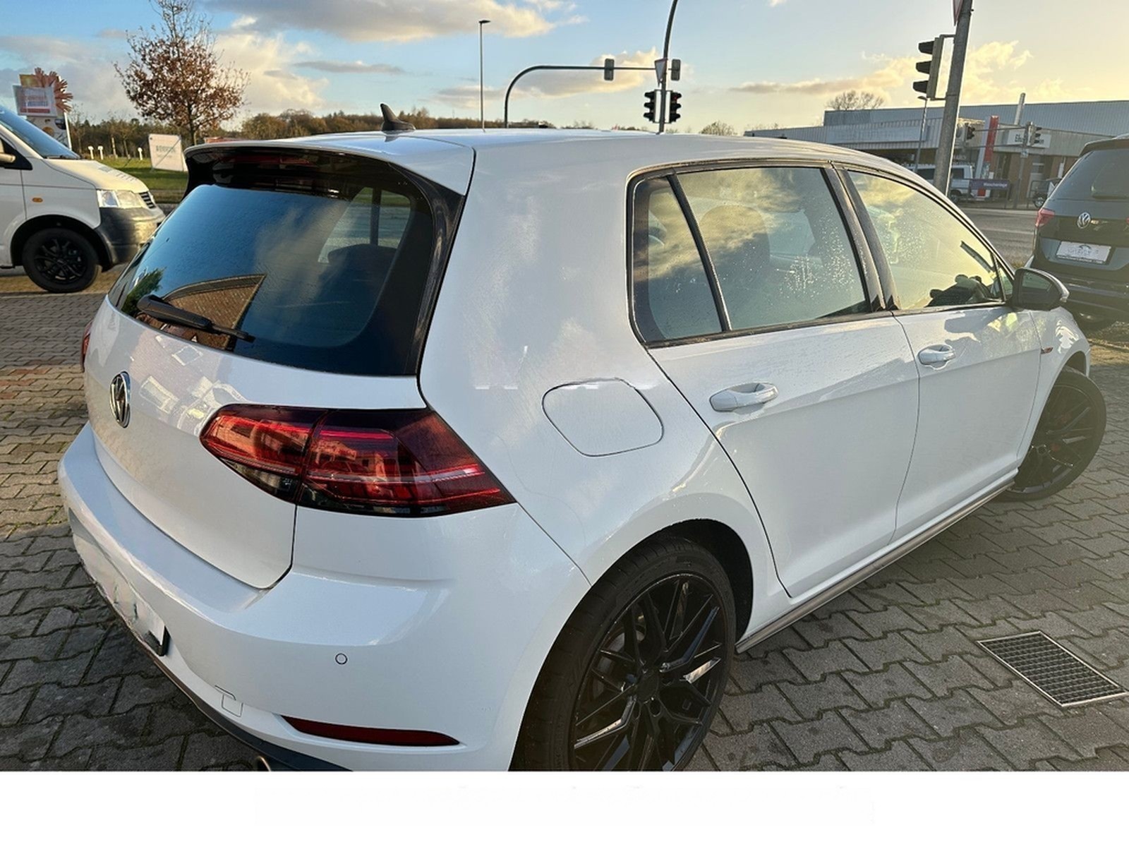 Volkswagen Golf Lim. GTI Performance 245 PS*DSG*SHZ*LED* foto 4
