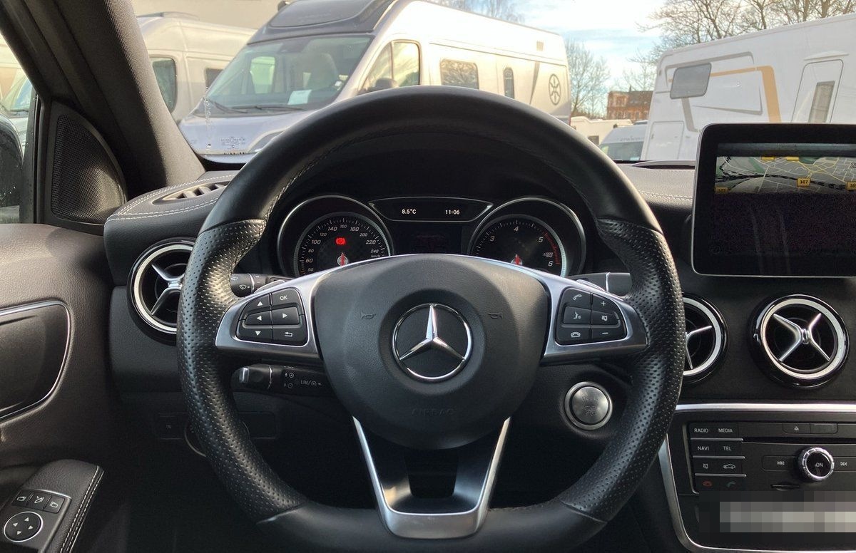 Mercedes-Benz A 180 d AMG Line KAMERA+SHZ+NAVI+PANO foto 15