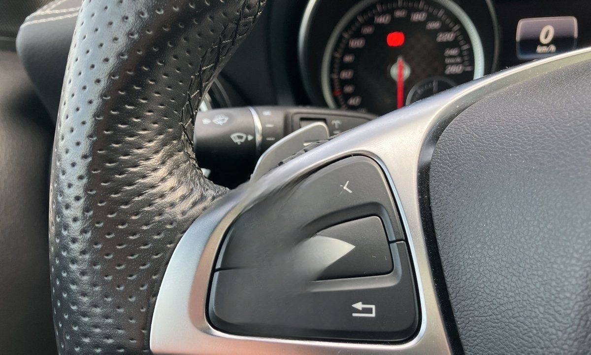 Mercedes-Benz A 180 d AMG Line KAMERA+SHZ+NAVI+PANO foto 22