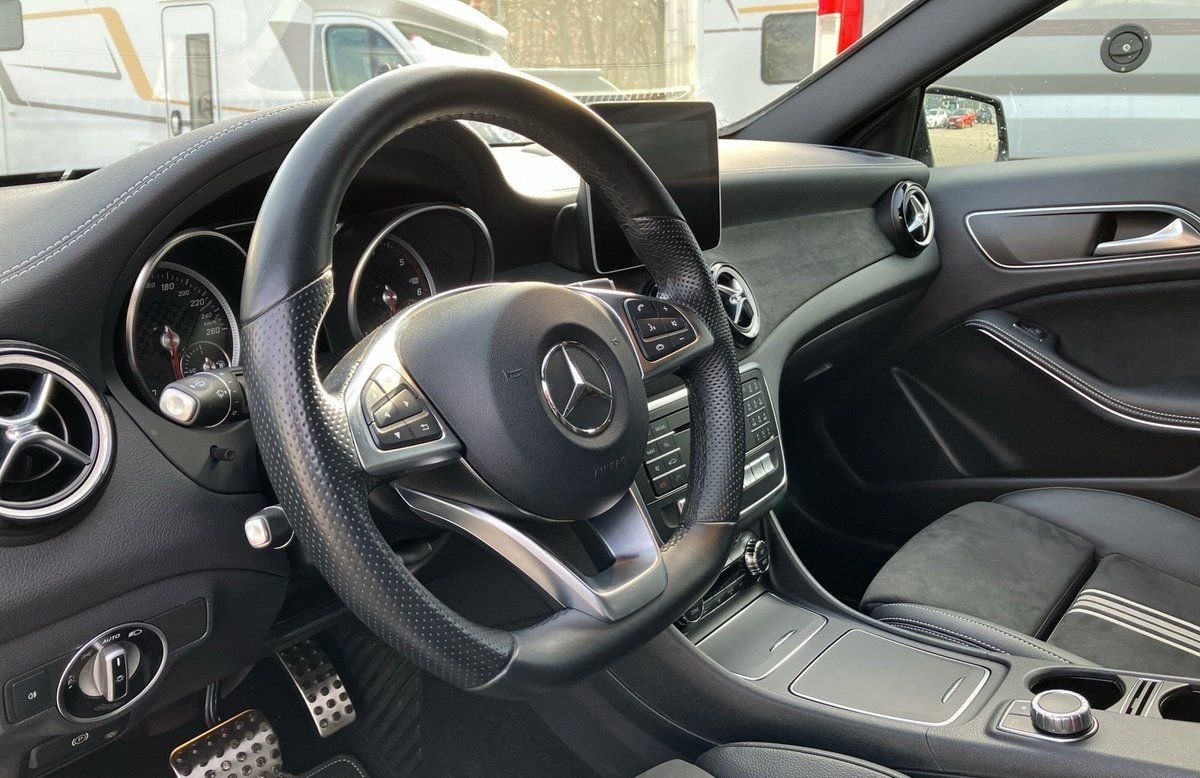 Mercedes-Benz A 180 d AMG Line KAMERA+SHZ+NAVI+PANO foto 10