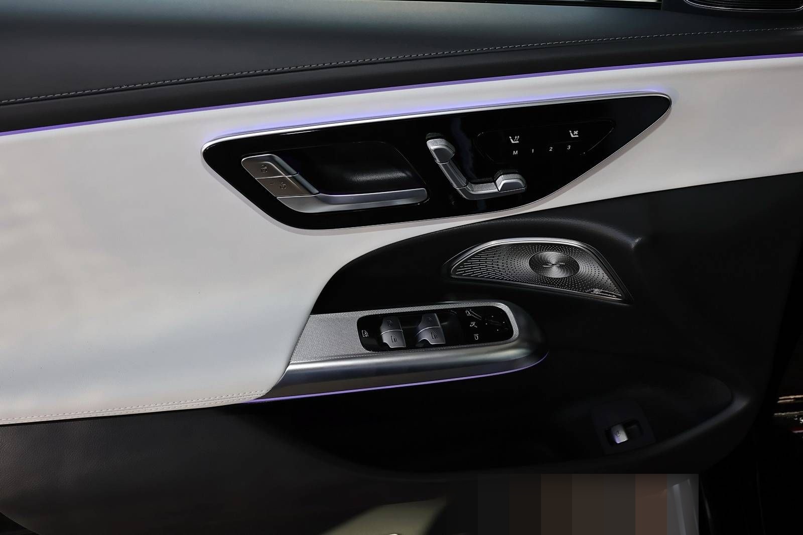 Mercedes-Benz E 220 d 4M AMG Leder grau+DIG-LED+Pano+HUD+AHK foto 12