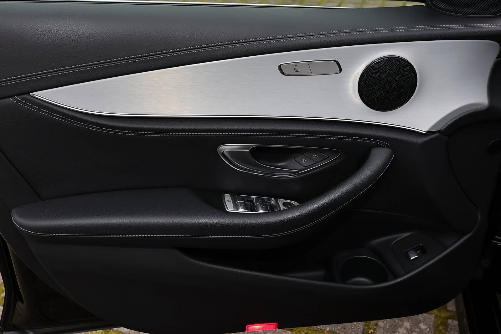 Mercedes-Benz E 300 de 4M AMG AHK+KAMERA+CARPLAY+MBUX+LED+18" foto 11