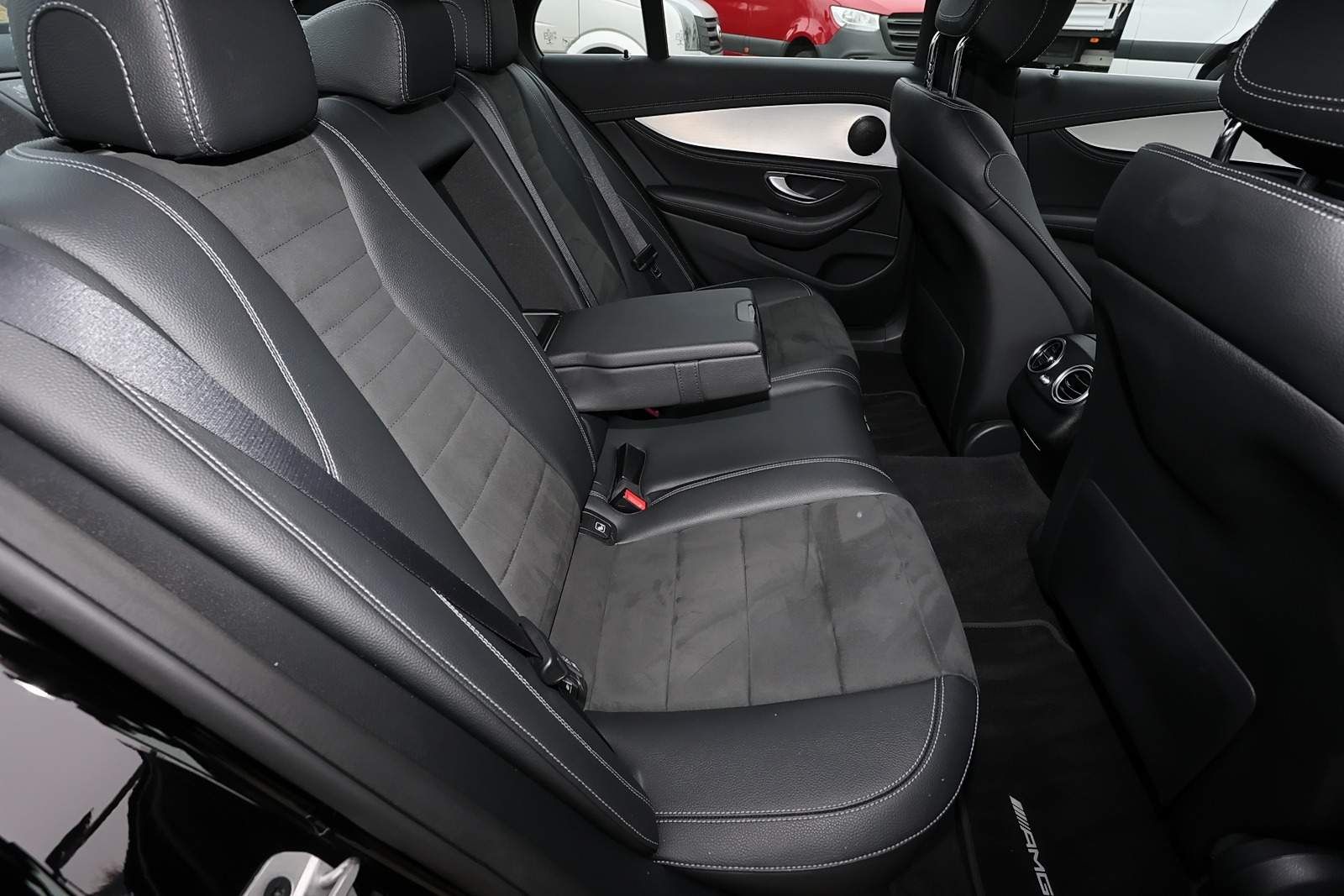 Mercedes-Benz E 300 de 4M AMG AHK+KAMERA+CARPLAY+MBUX+LED+18" foto 6