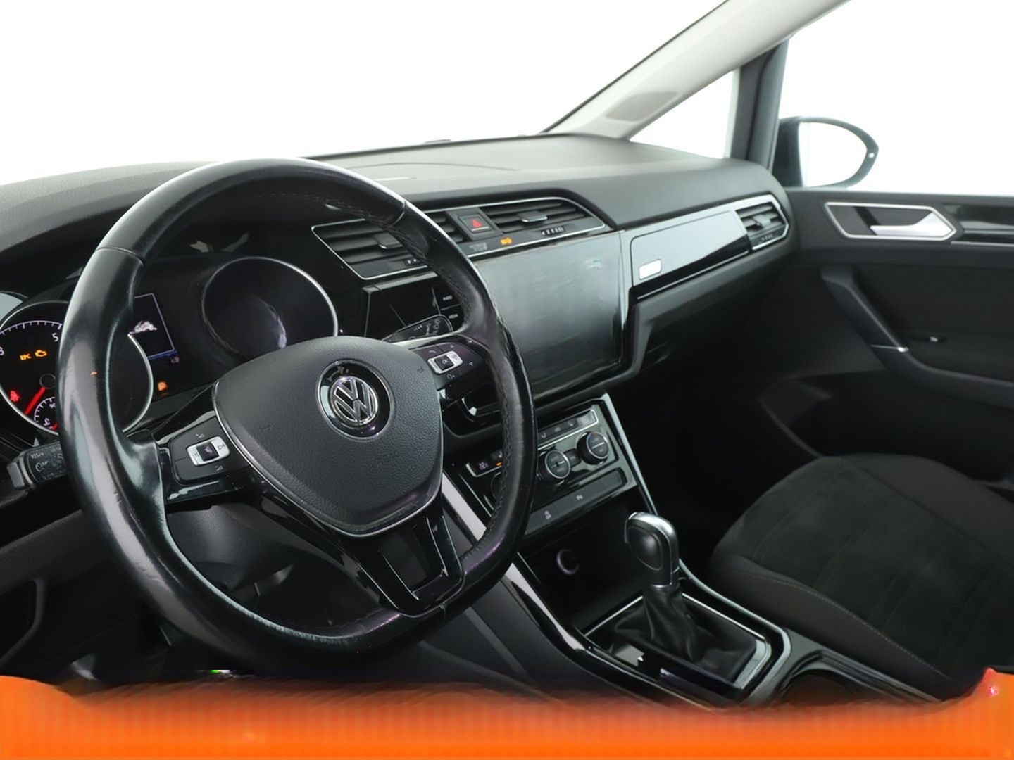 Volkswagen Touran 1.4 TSI Highline BMT Aut.*NAVI*LED*PDC* foto 11