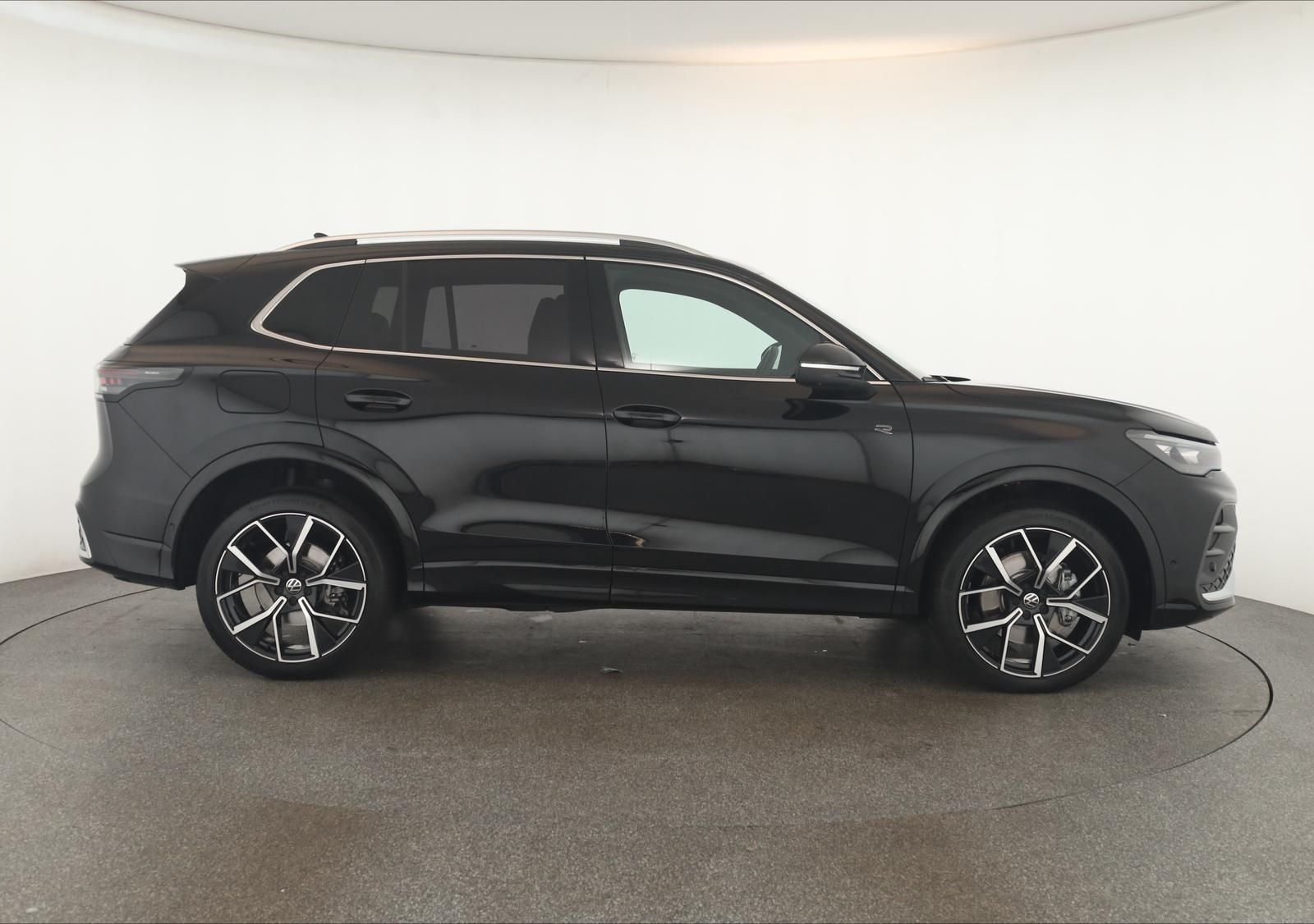 Volkswagen Tiguan 2.0 TSI DSG 4M R-Line IQ Pano Nav ACC 360 foto 3