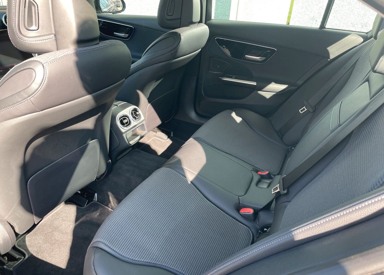 Mercedes-Benz C 300 e AVANTGARDE *KAMERA*AMBI*LED*DAB*CARPLAY foto 8