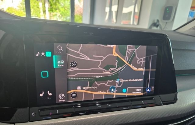 Volkswagen Golf  VIII MOVE 1.5 eTSI DSG LED+ NAV ACC HUD AH foto 17