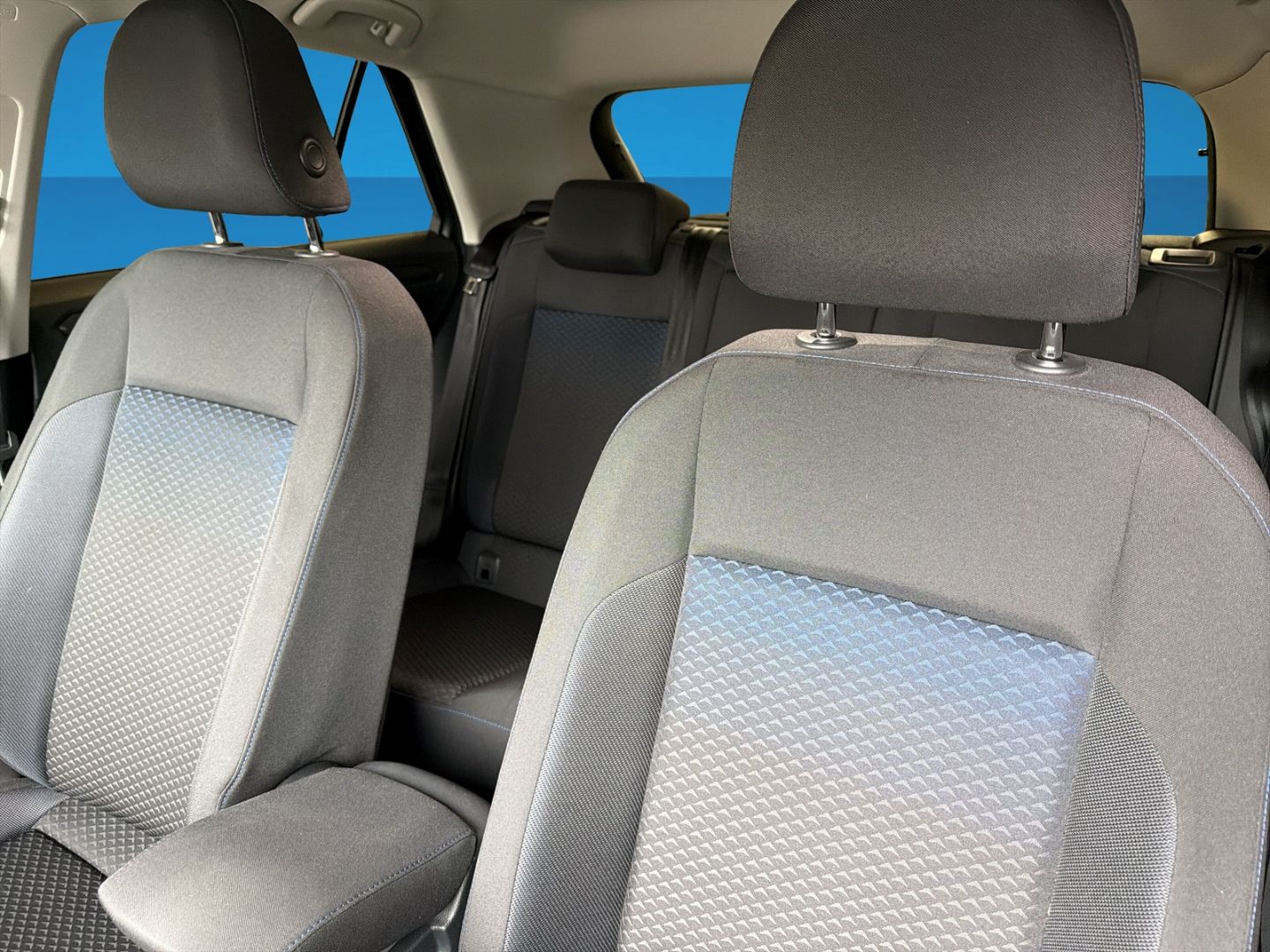 Volkswagen T-Roc 1.5 TSI ACT United Rear View Navi Clima foto 14