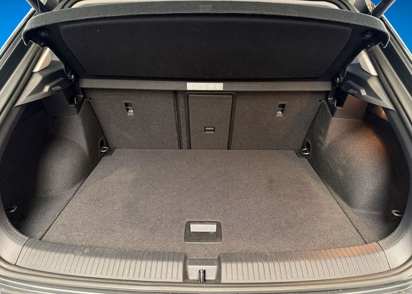 Volkswagen T-Roc 1.5 TSI ACT United Rear View Navi Clima foto 10