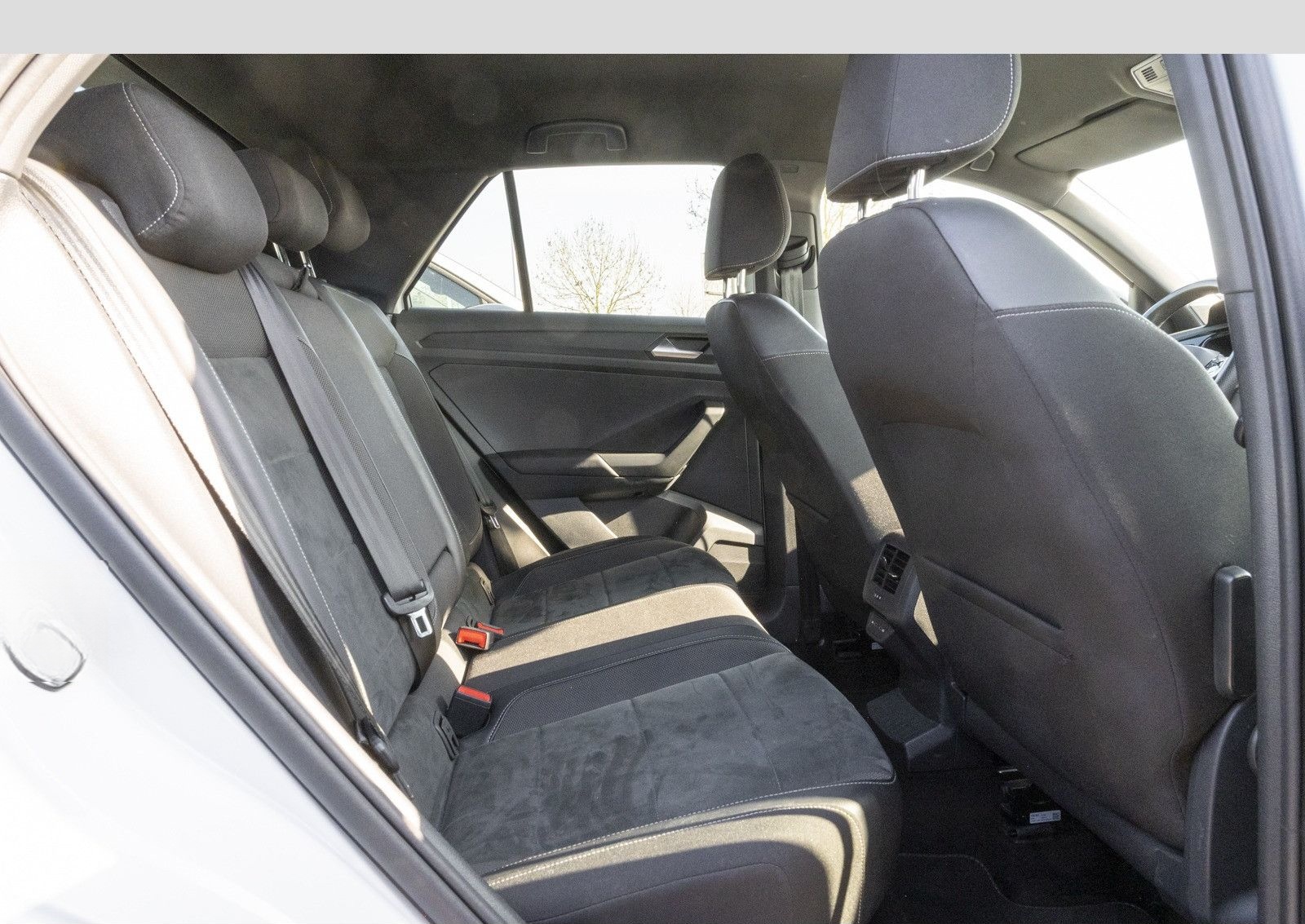 Volkswagen T-Roc 2.0 TDI DSG R-Line Black Style AHK/IQ.Driv foto 12