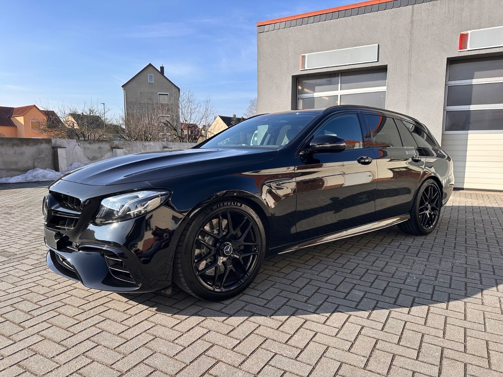 Mercedes-Benz E 63 S AMG foto 2