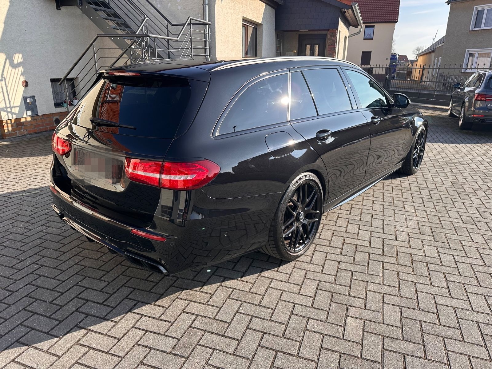Mercedes-Benz E 63 S AMG foto 4