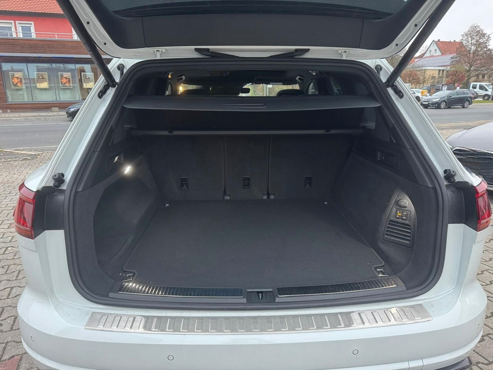 Volkswagen Touareg R-Line 4Motion VOLL SHZ KAMERA foto 10