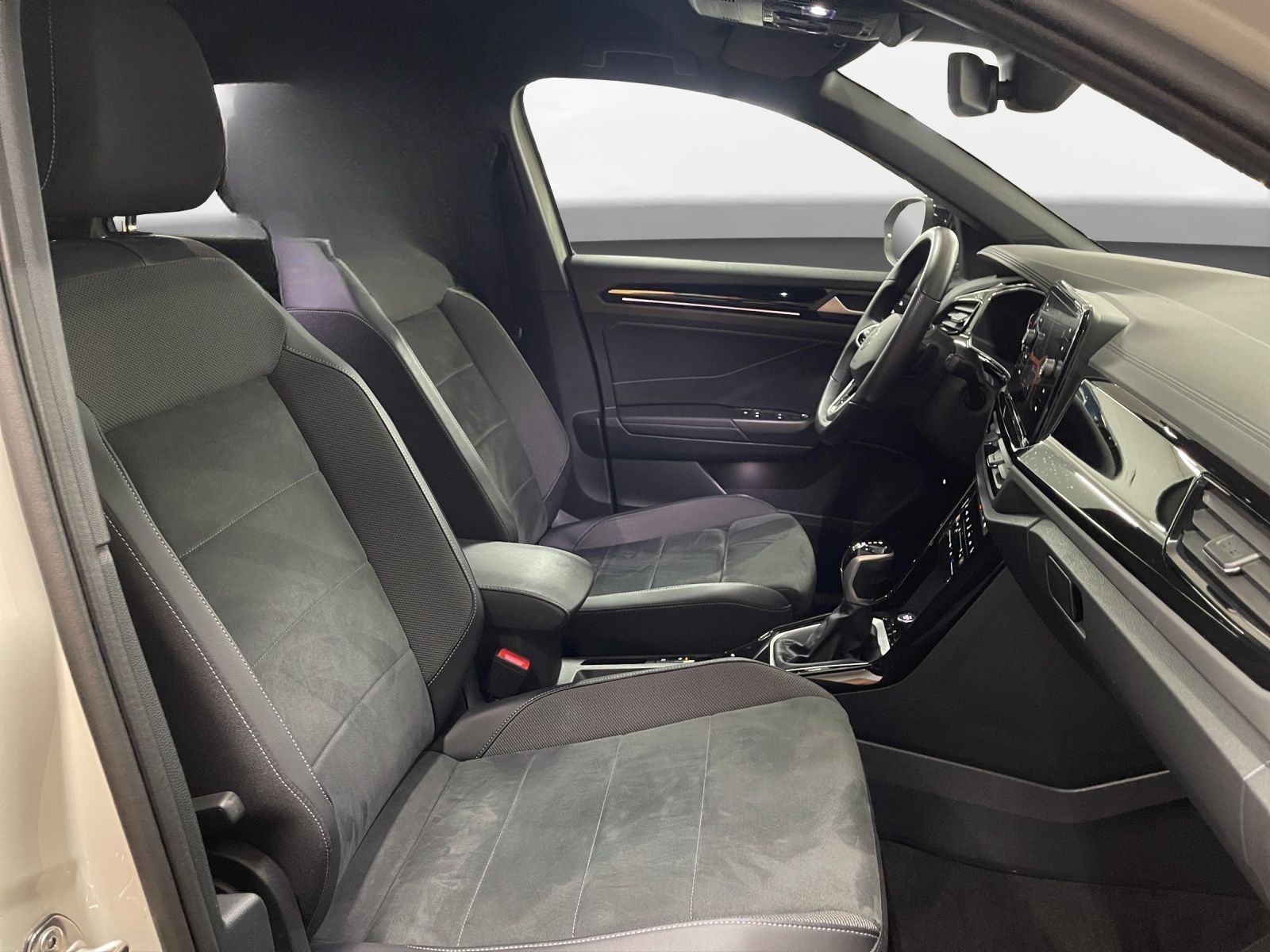 Volkswagen T-Roc 1.5 TSI R-Line AHK Matrix LM 18" Navi RFK foto 18