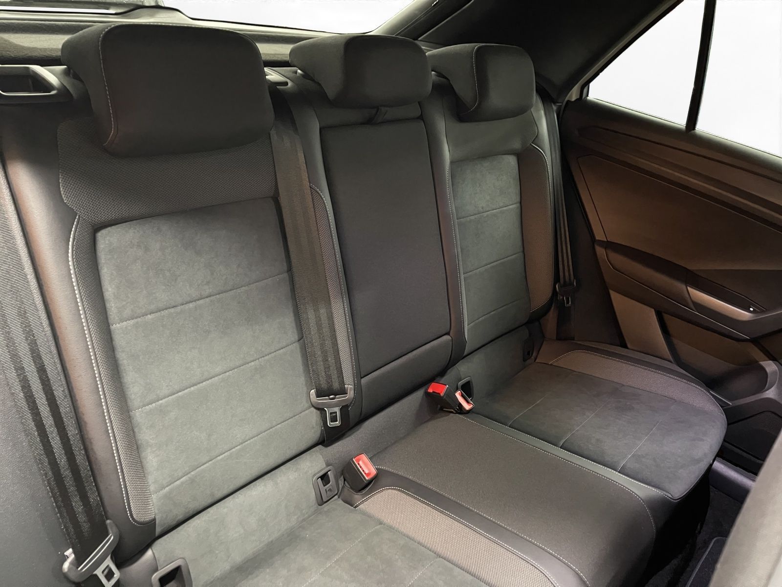 Volkswagen T-Roc 1.5 TSI R-Line AHK Matrix LM 18" Navi RFK foto 19