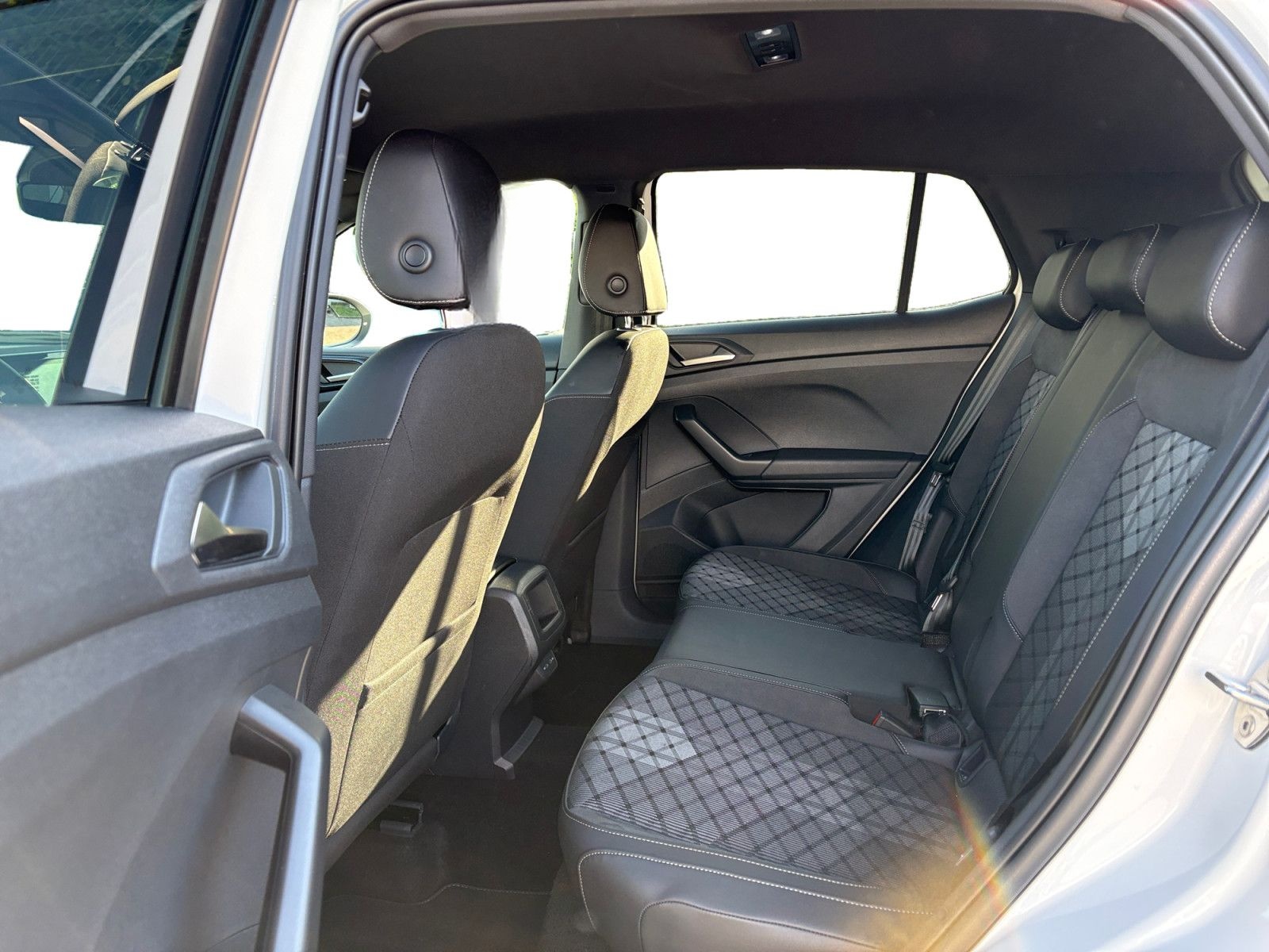 Volkswagen T-Cross 1.5 TSI DSG R-Line AHK Matrix Navi Sitzh foto 13