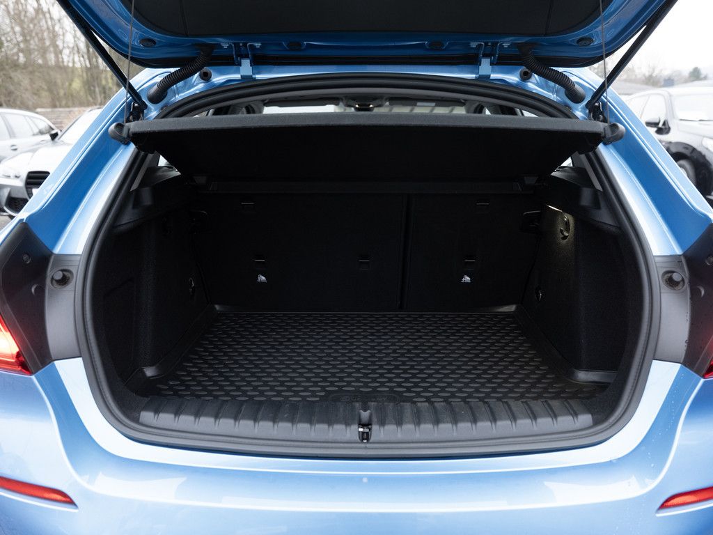 BMW 118d Advantage PANO AHK LED W-LAN NAVI KAMERA foto 12