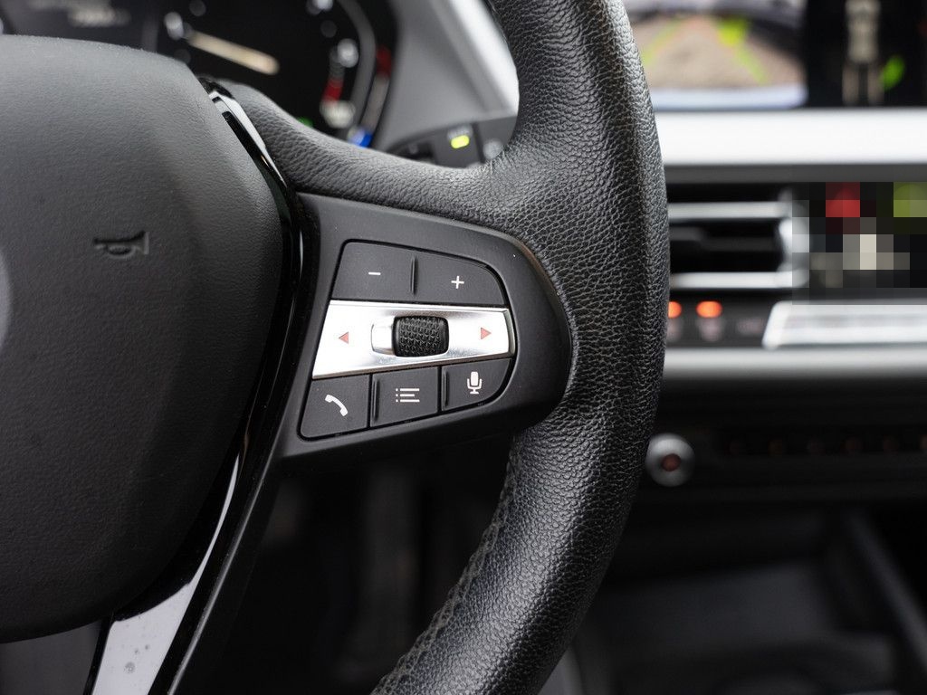 BMW 118d Advantage PANO AHK LED W-LAN NAVI KAMERA foto 22