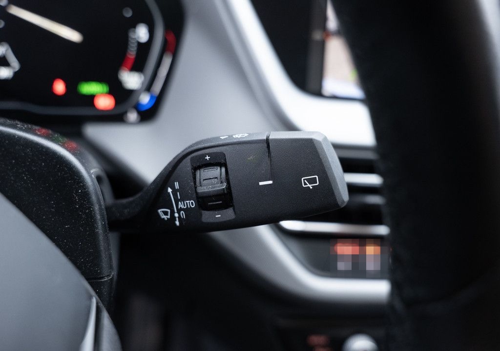 BMW 118d Advantage PANO AHK LED W-LAN NAVI KAMERA foto 24