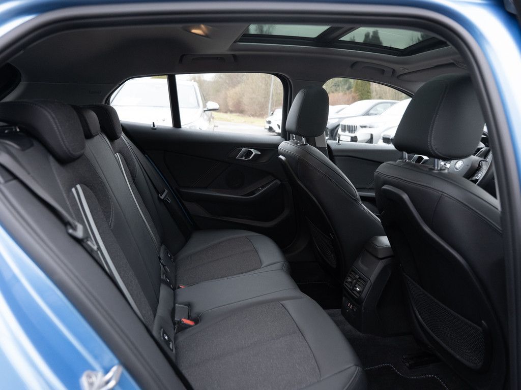 BMW 118d Advantage PANO AHK LED W-LAN NAVI KAMERA foto 10